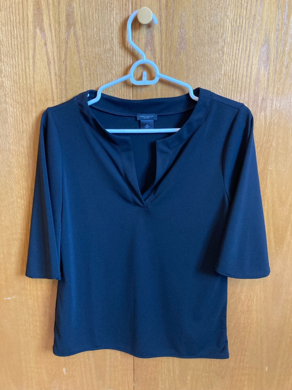 Ann Taylor Black Split V-Neck Elbow Sleeve Top - size XS